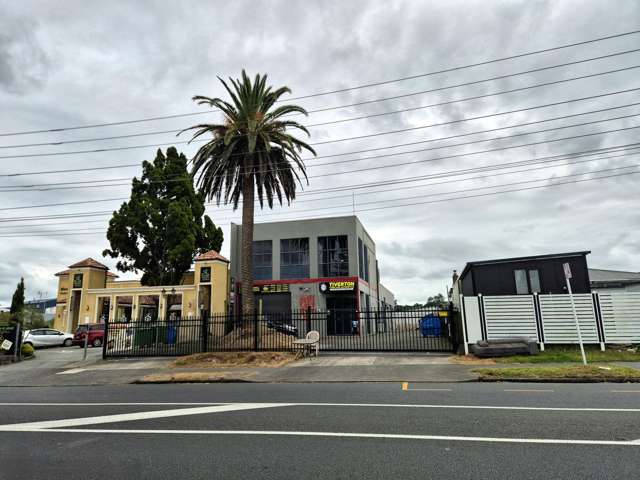 West Coast Road profile | warehouse + apartment