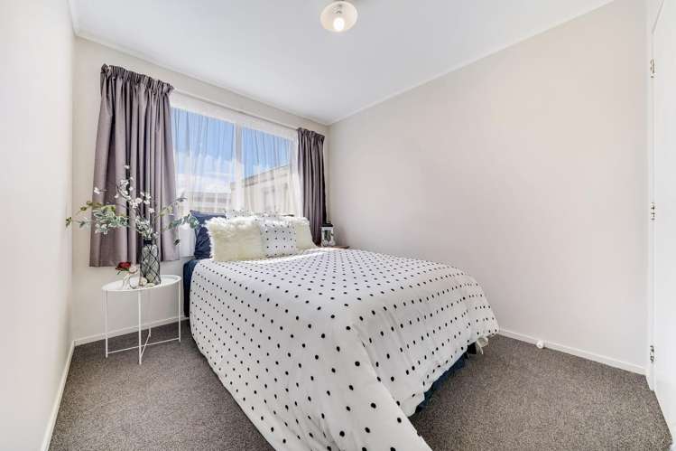 2 Lipton Grove Opaheke_9