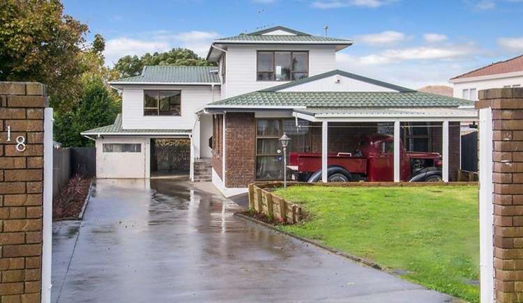 18 Bradbury Road Botany Downs_0