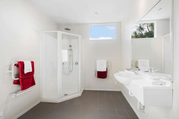 607 East Coast Road Browns Bay_11