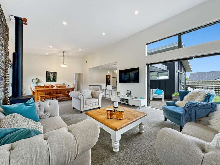 50 Montgomery Crescent Kinloch_2