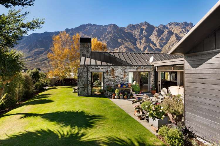 8 Bretby Court Jacks Point_0