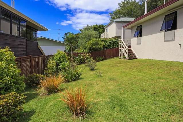 2/142 Sunset Road Unsworth Heights_1