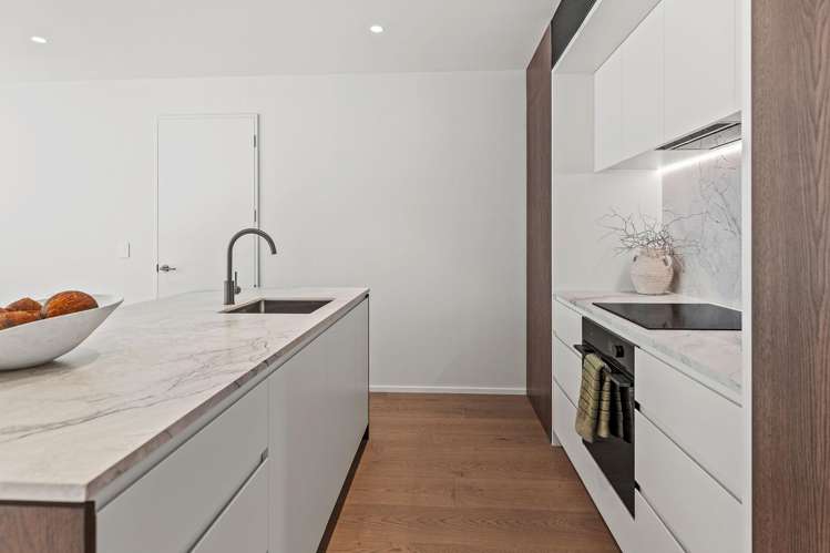 2/22 Clissold Street Merivale_5