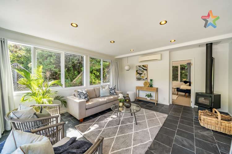 12 Whiorau Grove Lowry Bay_14