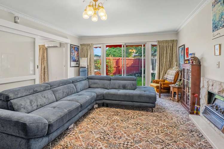 2/4 Gothic Place Ilam_2