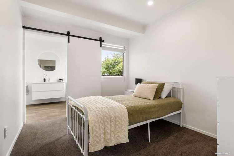 112 Racecourse Road_5