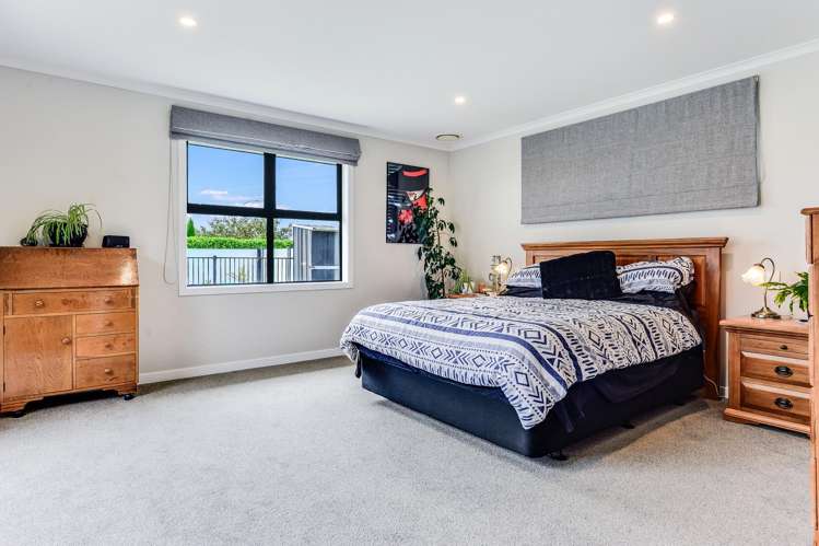 2 Alan Livingston Drive Cambridge_35