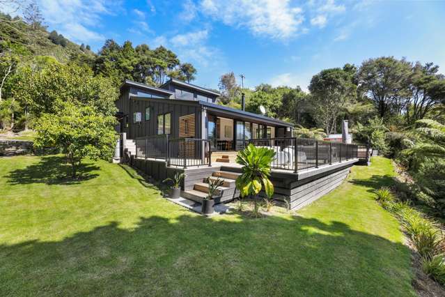 Kenepuru Paradise - A Private Waterfront Retreat