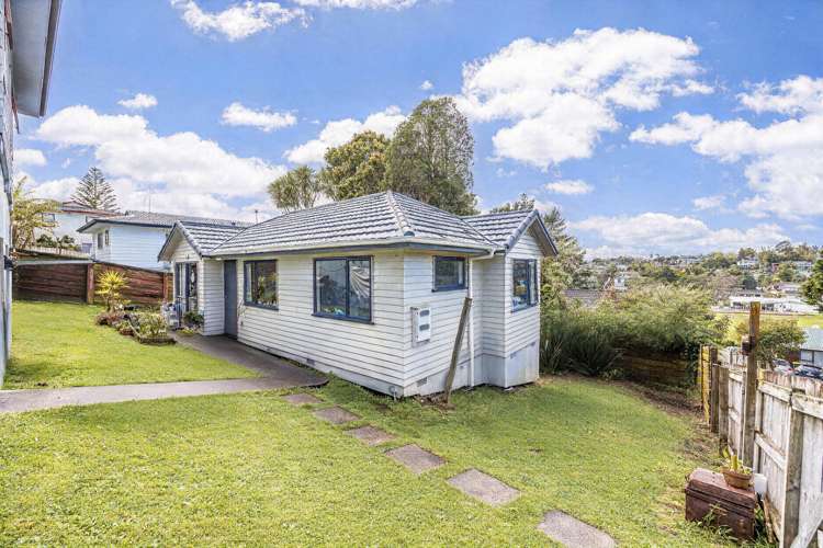 70 Solar Road Glen Eden_13