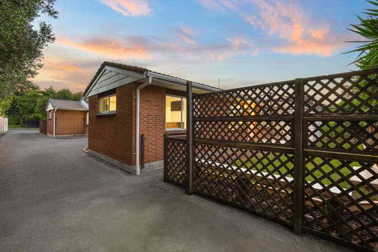 1&2/110 Celtic Crescent Ellerslie_26