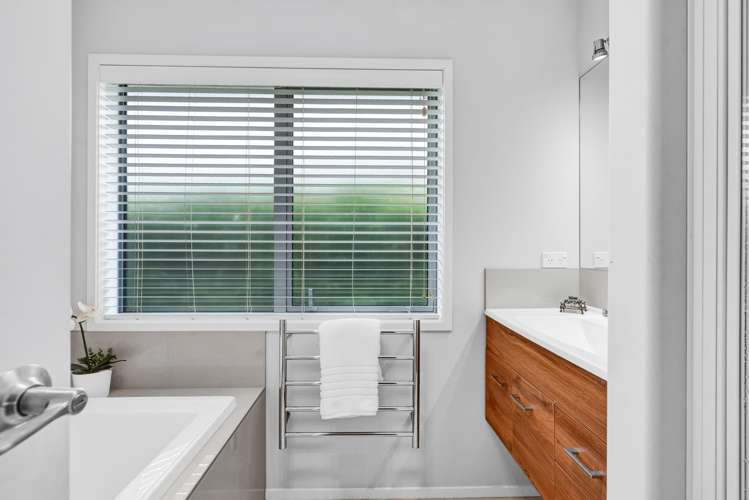 3 Condor Crescent Bell Block_30