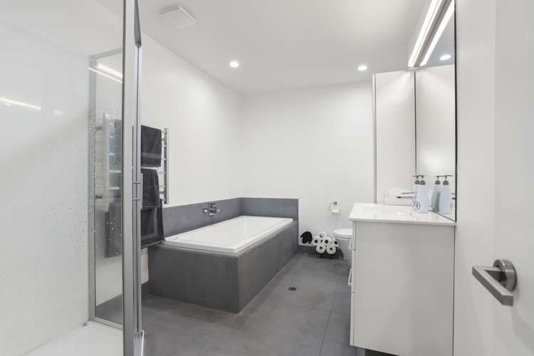 87 Scenic Drive Titirangi_23