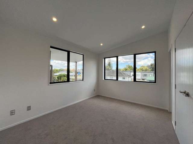 8/18 Sylvan Crescent Te Atatu South_4