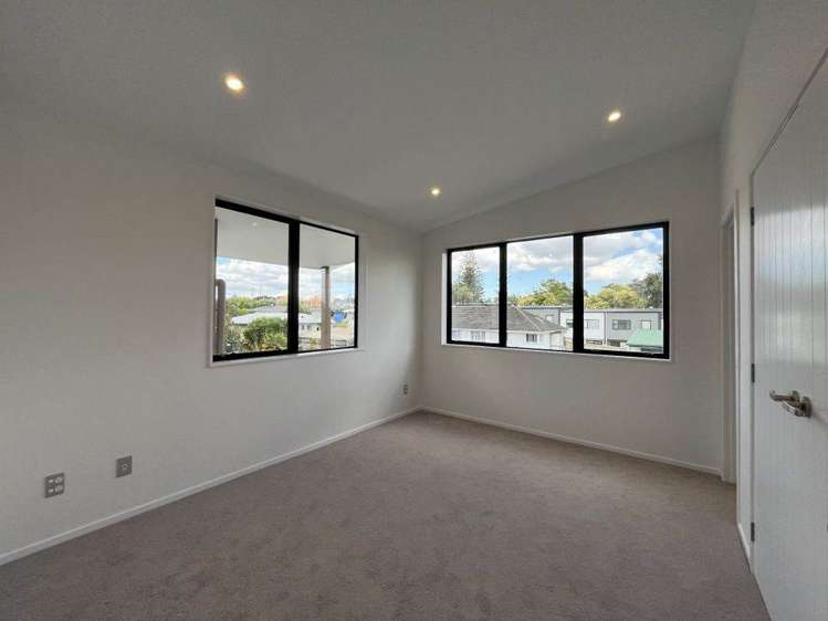 8/18 Sylvan Crescent Te Atatu South_3