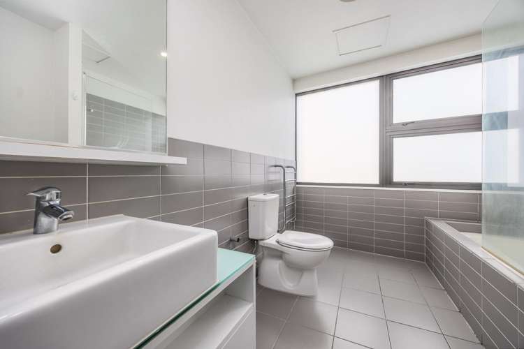 906/18 Beach Road Auckland Central_14