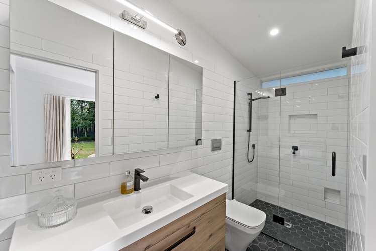 1/63b Clonbern Road Remuera_14