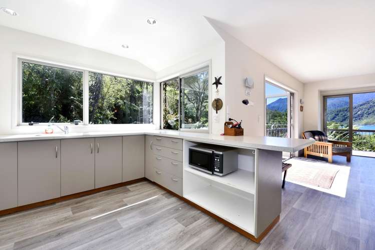 3215 Archers Road Tennyson Inlet_9