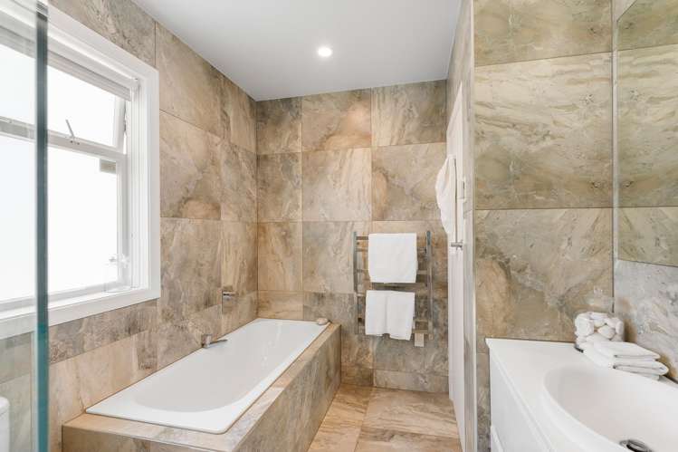 1/1 Eastcliffe Road Castor Bay_15