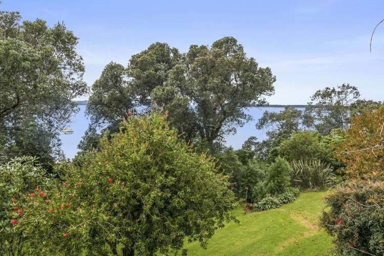 22 Giles Way Hauraki Surrounds_13