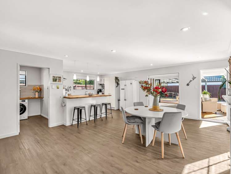 64 Karnak Crescent Russley_7