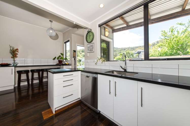 31 Foster Avenue Huia_15