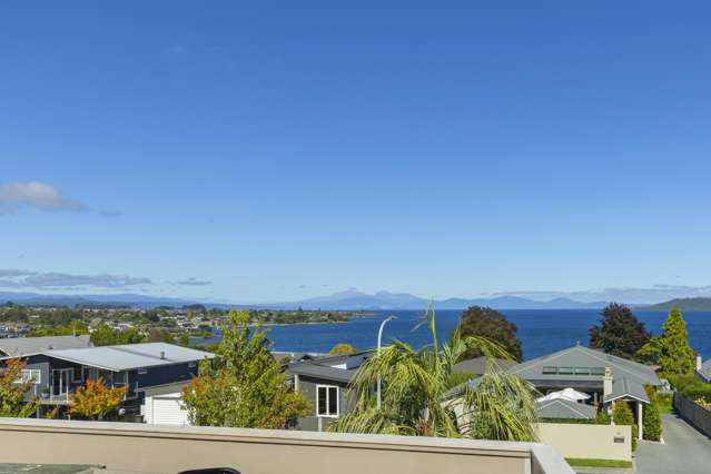 Mid-Century Charm with Spectacular Views