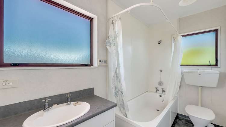 77 Esk Road Miranda_12