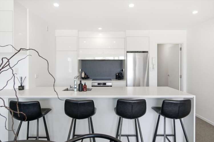 2/135 Marine Parade Mount Maunganui_11