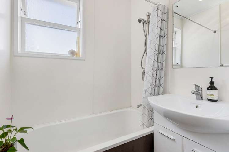 6 Madison Place Forrest Hill_11