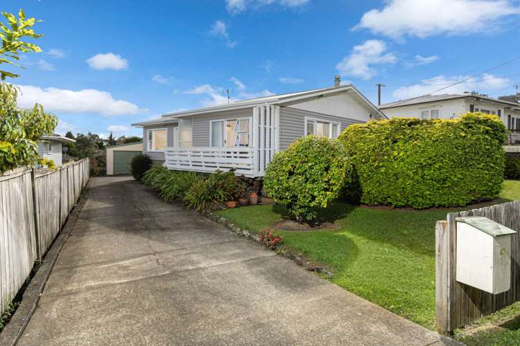 40 Sunnyfield Crescent Glenfield North Shore City Houses for Sale