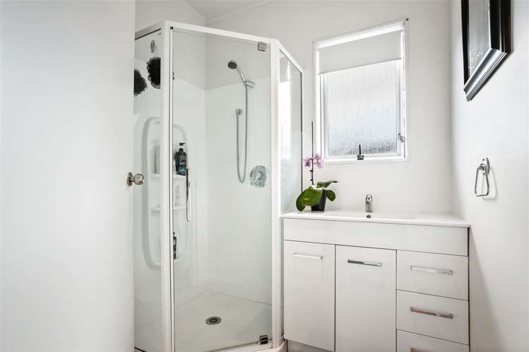 42 Yeovil Road Te Atatu Peninsula_13