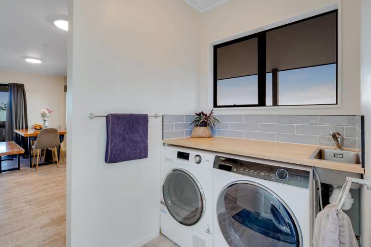 22B Cowley Drive Temple View_13