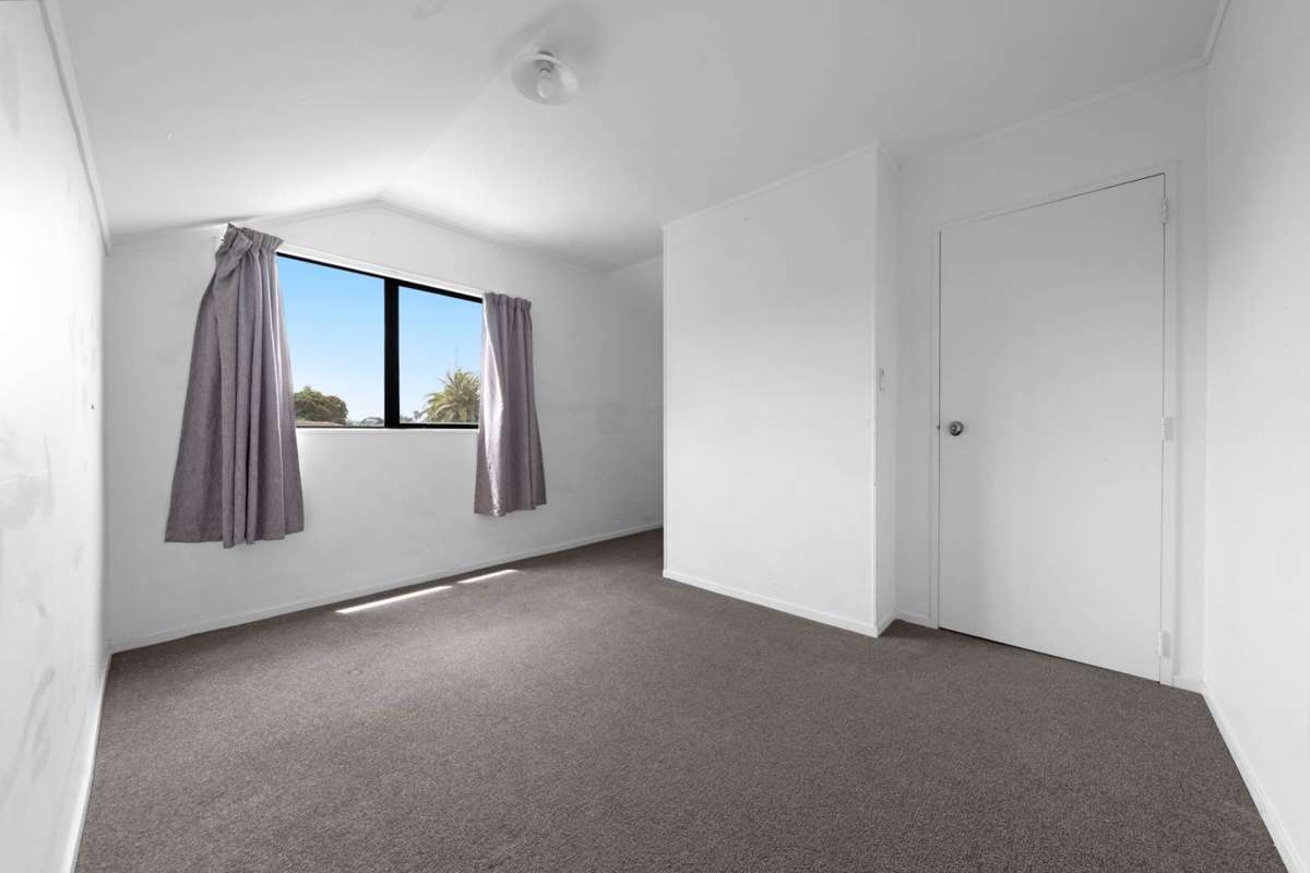 2/211 Weymouth Road_3