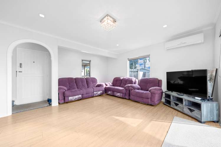 1/33 Challen Close Conifer Grove_12