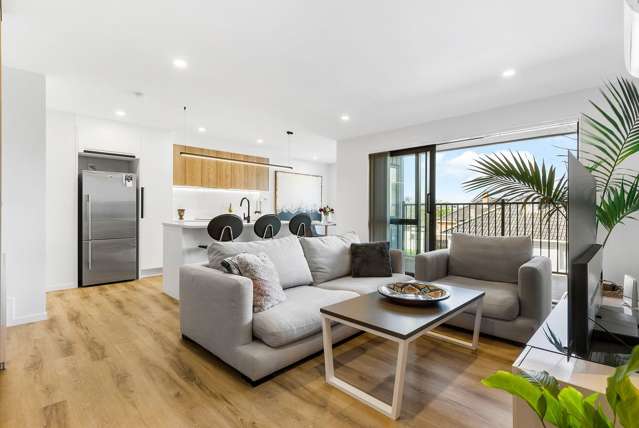 Riverside Retreat: 3BR Townhouse with views