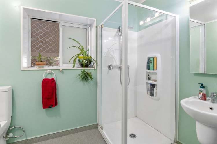 12 Neale Avenue Stoke_11