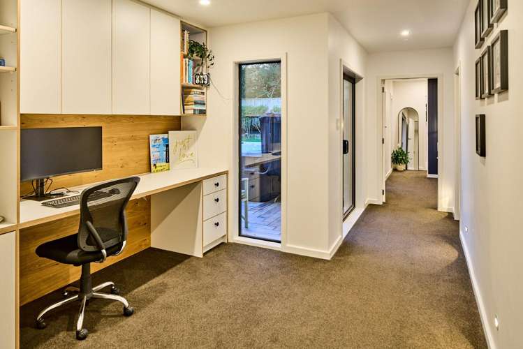 8 Beazley Avenue Paparangi_8