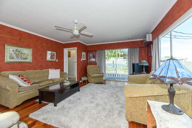 54 Amberley Avenue Te Atatu South_11