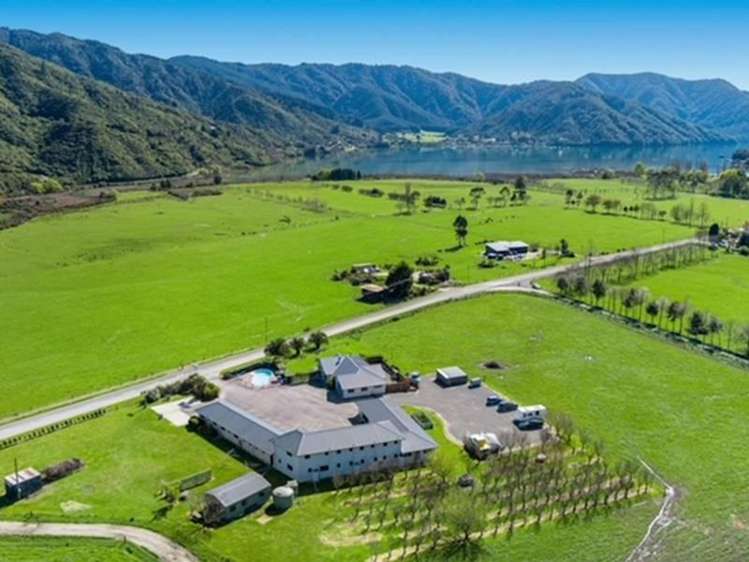 1594 Queen Charlotte Drive Linkwater_7