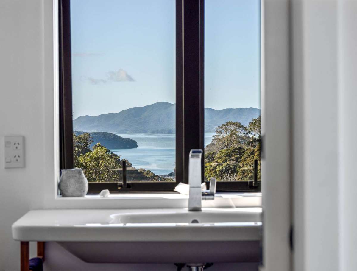 205 Motuarohia Island_3