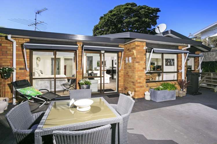 2/7 Seaview Avenue Northcote_2