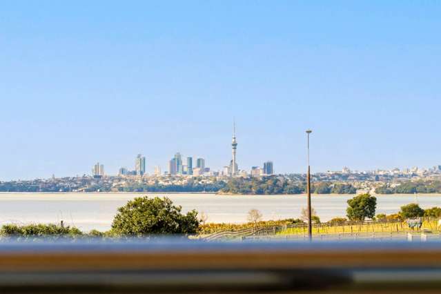 8/4 Toru Street Te Atatu Peninsula_1