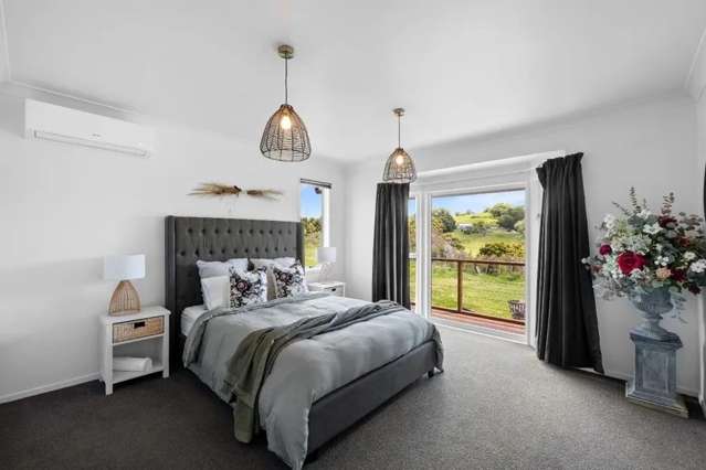 HUGE 4535m Land + Renovated Family Home!