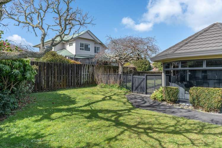 12 Sunny Dale Western Heights_15