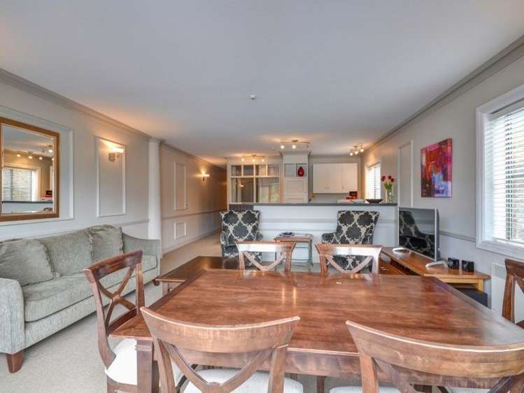 13/109 Beach Street Queenstown_12