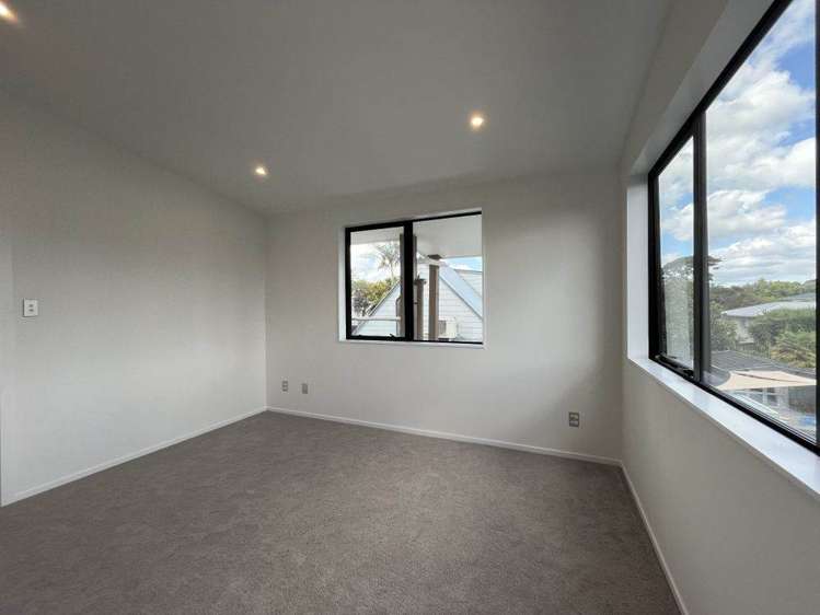 8/18 Sylvan Crescent Te Atatu South_4