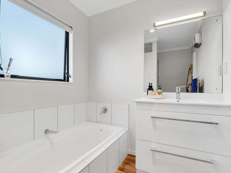 32 Dahlstrom Grove Kelvin Grove_15