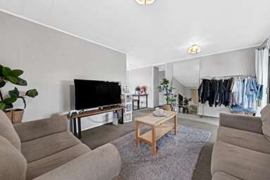 32 Clendon Avenue_3