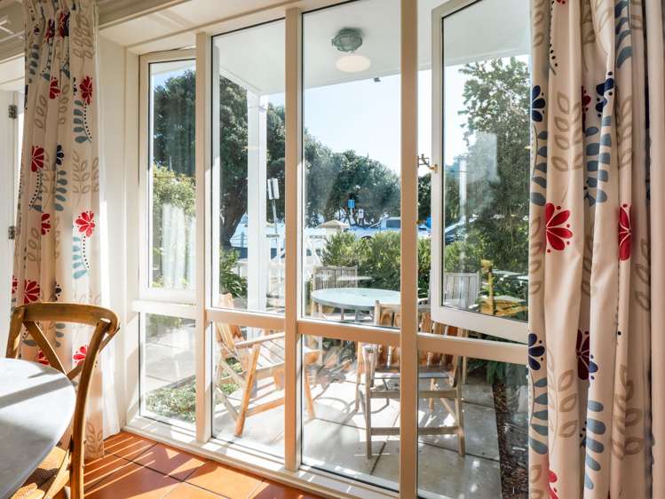 85C Beach Road Akaroa_12